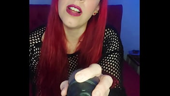 Ama pelirroja atendiendo a su sumiso culo roto joi argentina