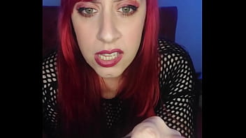 Ama pelirroja atendiendo a su sumiso culo roto joi argentina