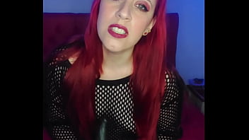 Ama pelirroja atendiendo a su sumiso culo roto joi argentina