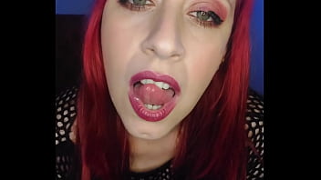 Ama pelirroja atendiendo a su sumiso culo roto joi argentina