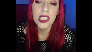 Ama pelirroja atendiendo a su sumiso culo roto joi argentina