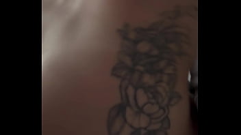 Fui na adega comprar um copão e tive que pagar com a buceta