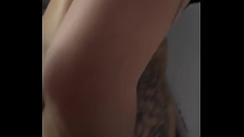 Fui na adega comprar um copão e tive que pagar com a buceta