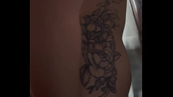 Fui na adega comprar um copão e tive que pagar com a buceta