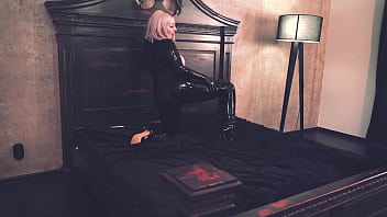 Latex milf with natural big tits and huge ass arya grander