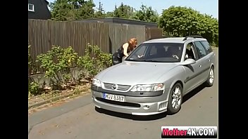 Sexy mature babe gets pussy filled outdoors