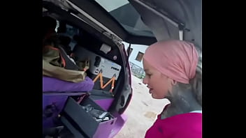 A cat was waiting for us on our car we don’t know who she is but she’s cute what would you name her #straycat