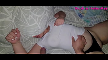Madrasta gostosa dividindo a cama com o enteado safado pawg com cuzinho apertado