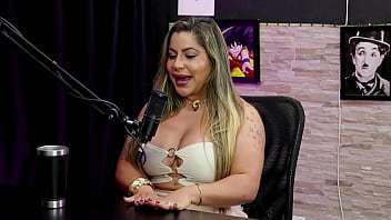 é a caminhoneira mais safada do brasil fez um marketing com qr code os hates é uma prova passou por preconceito na contratação e os vídeos explícitos juli figueiró watch sheer red