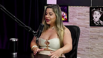 é a caminhoneira mais safada do brasil fez um marketing com qr code os hates é uma prova passou por preconceito na contratação e os vídeos explícitos juli figueiró watch sheer red