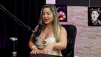 é a caminhoneira mais safada do brasil fez um marketing com qr code os hates é uma prova passou por preconceito na contratação e os vídeos explícitos juli figueiró watch sheer red