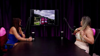 é a caminhoneira mais safada do brasil fez um marketing com qr code os hates é uma prova passou por preconceito na contratação e os vídeos explícitos juli figueiró watch sheer red