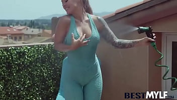 Fitness babe misha maver is doing a complete body workout working and toning all the right muscles