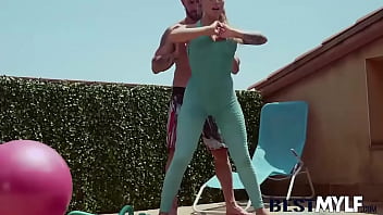 Fitness babe misha maver is doing a complete body workout working and toning all the right muscles