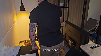 La entrenadora se come mi enorme polla y me pide que se la meta milf cabalga una verga hasta venirse