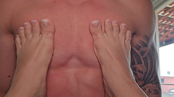 La entrenadora se come mi enorme polla y me pide que se la meta milf cabalga una verga hasta venirse