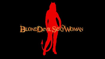 Blondevilsexywoman putting