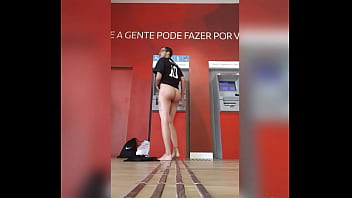 Tirando A Roupa Na Agência Bancária thumbnail