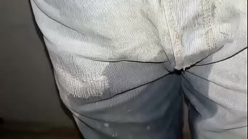 Pantalones orinados con pañal de tela y día doble orgasmo