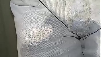 Pantalones orinados con pañal de tela y día doble orgasmo