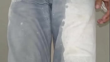 Pantalones orinados con pañal de tela y día doble orgasmo