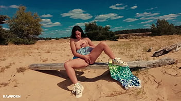 Linda del sol exploring the nature