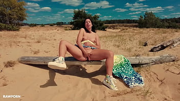 Linda del sol exploring the nature