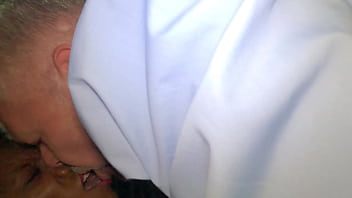 Cheating milf calls her lover to come eat her pussy