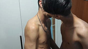 Macho Mega Dotado Fodeu O Rabo Do Seu Vizinho thumbnail