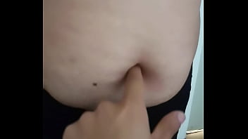 Milf enjoys a finger in the navel