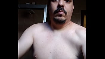 Homem Batendo Mostrando Seu Corpo thumbnail