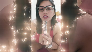 Professora manda video para aluno que ficou de recuperação enfiando brinquedo no cu