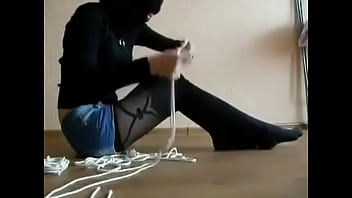 How to tie your feet