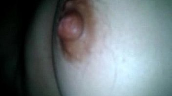 Mojando La Teta De Mi Puta thumbnail