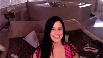 American milf masturbate in front of cam