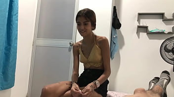 Mucha Leche Sale De Mi Gran Pene Por Una Buena Mamada Que Me Da Mi Hermanastra thumbnail