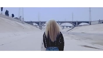 Loona insane lesbian