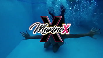 Sexy feet nympho maxine x plays with that butt plug & fast vibrator