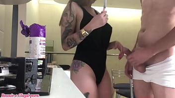 Meu pau deu bom dia pra novinha safada