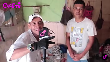 Así duerme con su familia a raíz de migrar a un país desconocido historia de la vida real