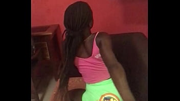 Crazybitch twerking hard for a customer before inserting an analplug