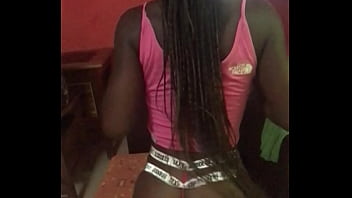 Crazybitch twerking hard for a customer before inserting an analplug