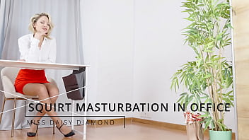 I ripped my pantyhose during work and made it wet all around