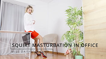 I ripped my pantyhose during work and made it wet all around