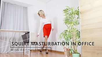 I ripped my pantyhose during work and made it wet all around