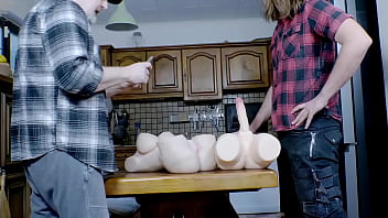 Place à la magie de pâques j'apparait en lapine et j'en prends plein le cul tu aimes mon nouveau joue