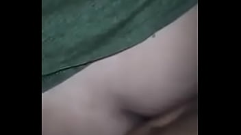 Sentei no pau com tanta vontade que gozei como se tivesse pau