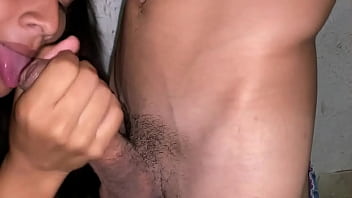 Estoy lipiado y llega mi hijastro y a ver que estoy sola me folla el coño