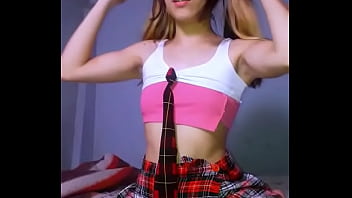 Bonneyuwu 12 07 pequeña puta se masturba con dildo enorme colegiala