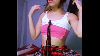 Bonneyuwu 12 07 pequeña puta se masturba con dildo enorme colegiala